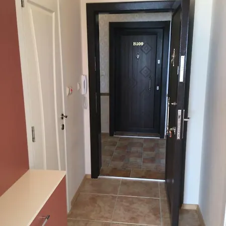 Vase With Pool Apartman *