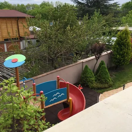 Vase With Pool Apartman Ravda