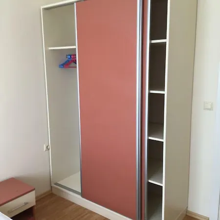 Vase With Pool Apartman