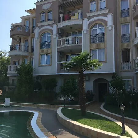 Apartman Vase With Pool *