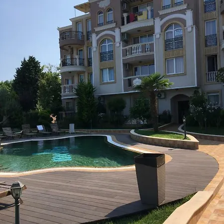 Vase With Pool Apartman Ravda