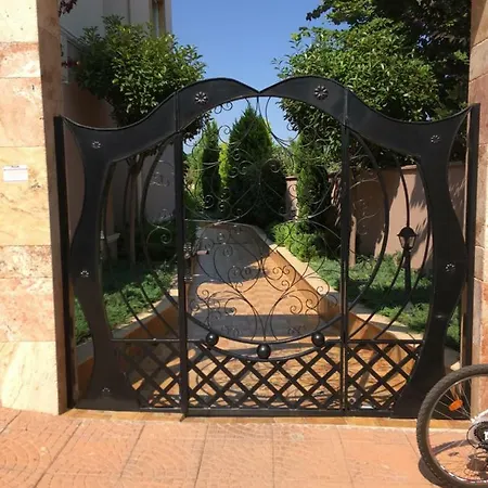 Apartman Vase With Pool Ravda