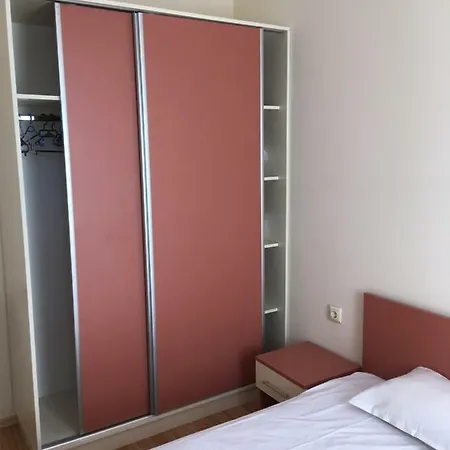 Apartman Vase With Pool
